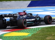 雷火电竞app-关于阿斯顿马丁险胜梅赛德斯，佩雷兹点燃赛场的信息