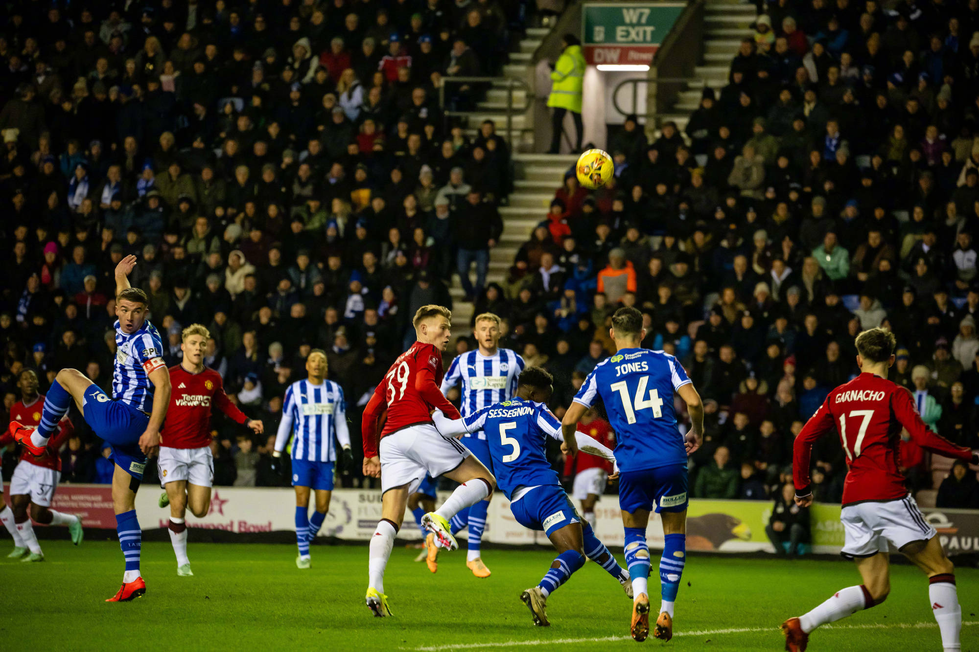 那不勒斯战平热刺,凯恩乌龙送礼足总杯 那不勒斯战平热刺,凯恩乌龙送礼足总杯