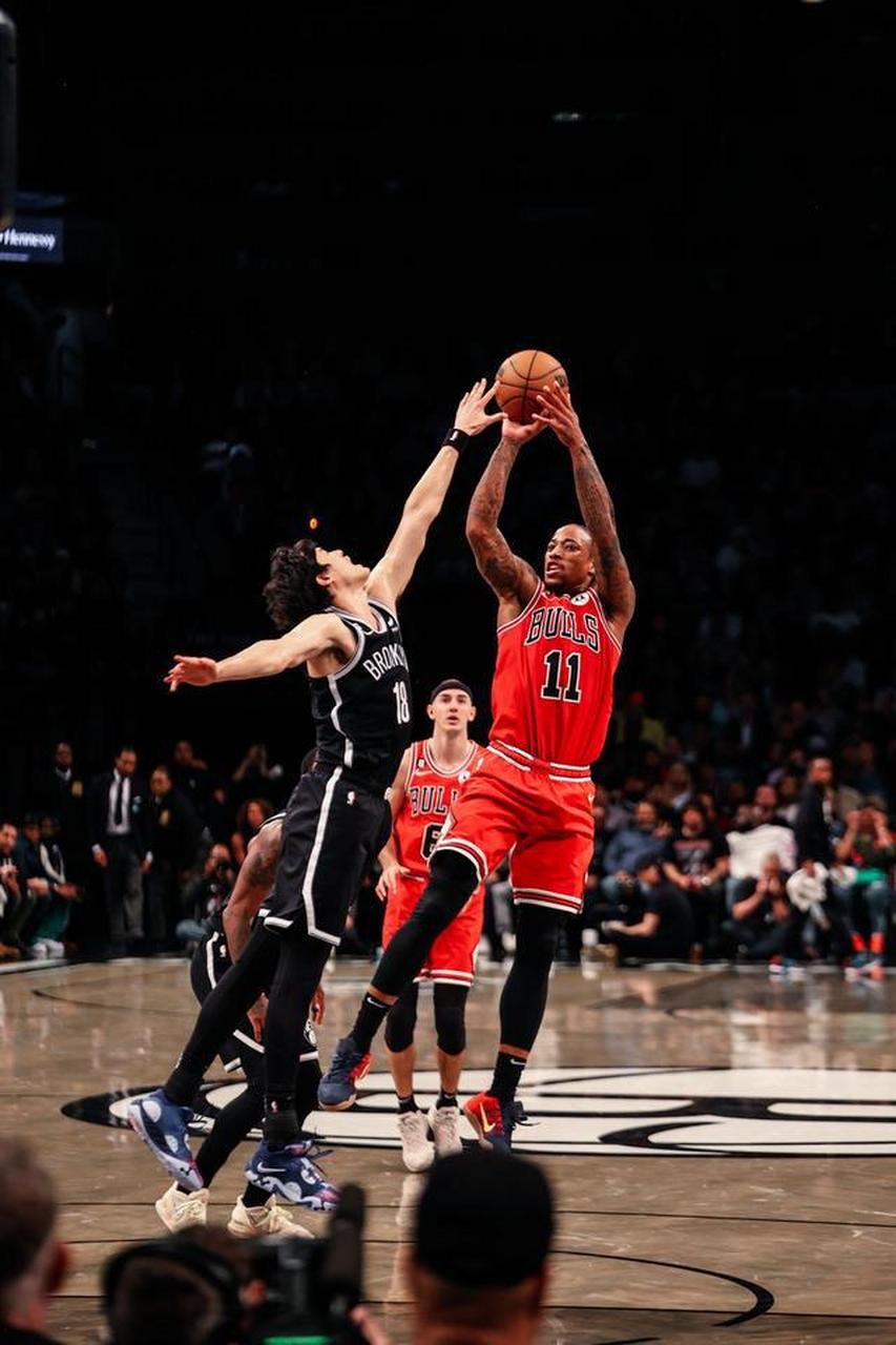 公牛鏖战美国男篮，西蒙斯送出助攻