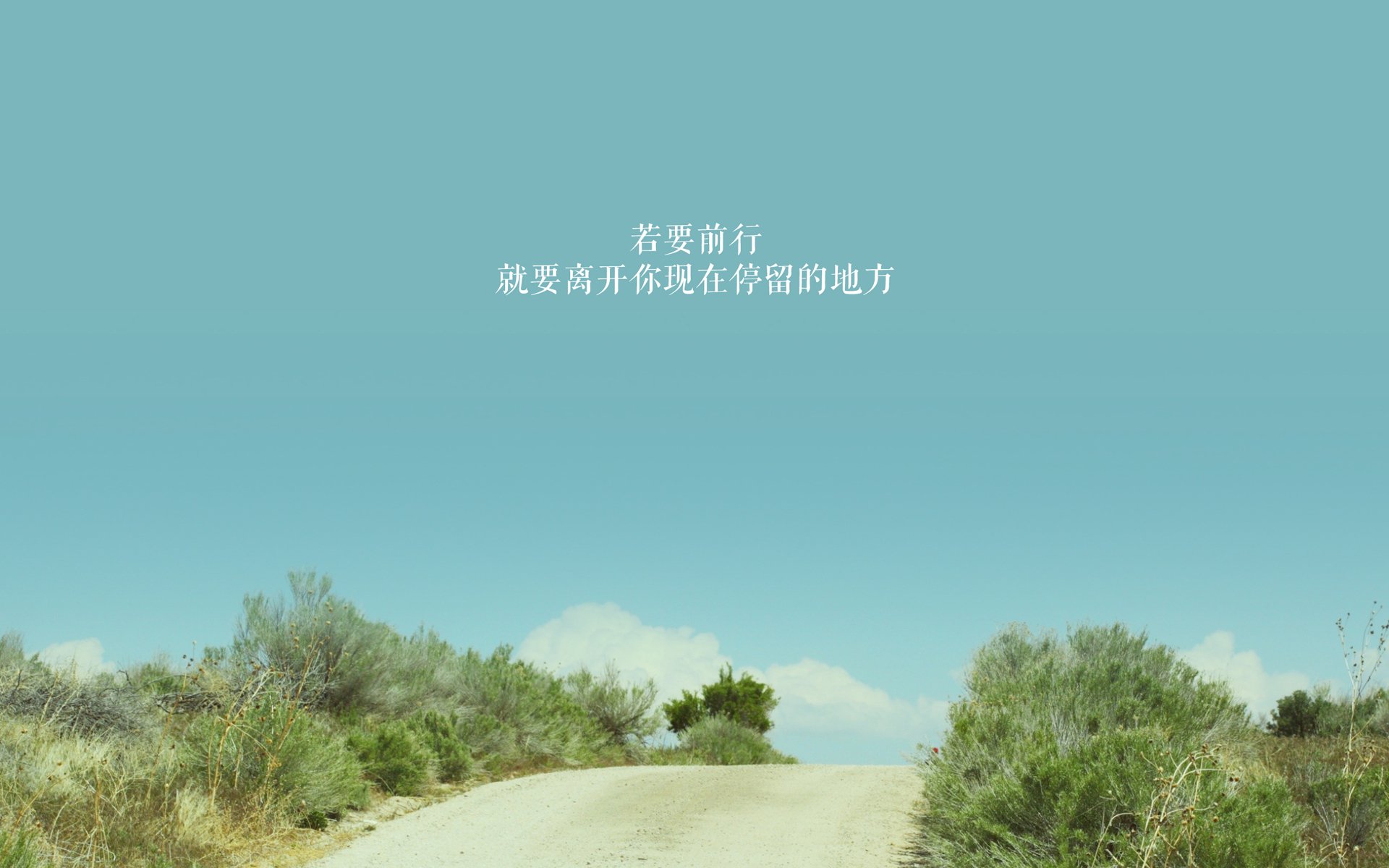 首先，我需要破题。唯一性是关键，意味着要找到一个独一无二的、他人难以模仿的切入点和叙事方式。直接写两场不相关的比赛没有意义，所以必须建立一个比喻或映射系统，让F1和篮球防守产生化学反应